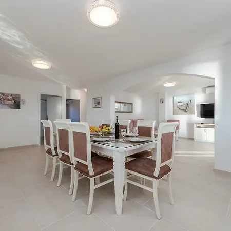 Batela Apartment *
